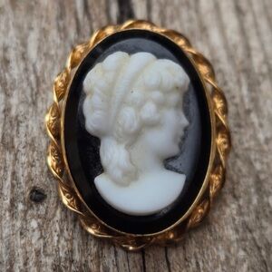 Vintage Van Dell 1/20 12K Yellow GF Sardonyx Cameo Brooch/Pendant
